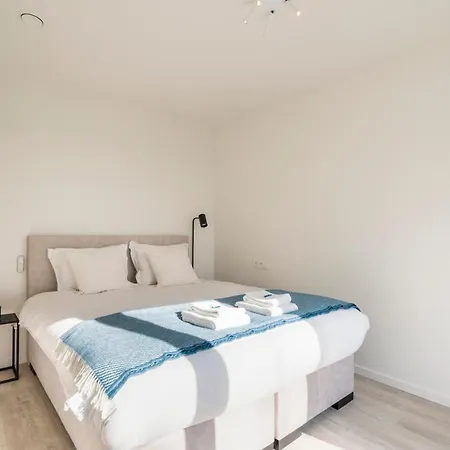 The Waves-luxurious 3bedroom App W Big Terrace & Garage Apartment