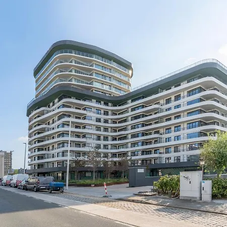 The Waves-luxurious 3bedroom App W Big Terrace & Garage Apartment